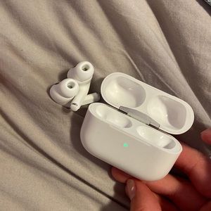 airpods pro’s. work great no problems.